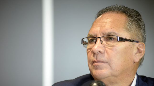 descalzo le hace un guino al desdoblamiento en buenos aires