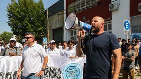 El secretario de UPSF , Leonardo Salom, le reclamó diálogo a Mónica Litza, presidenta del consorcio.
