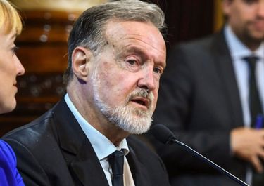 Bielsa, la amonestación de Cafiero y el riesgo de volverse en primera ronda