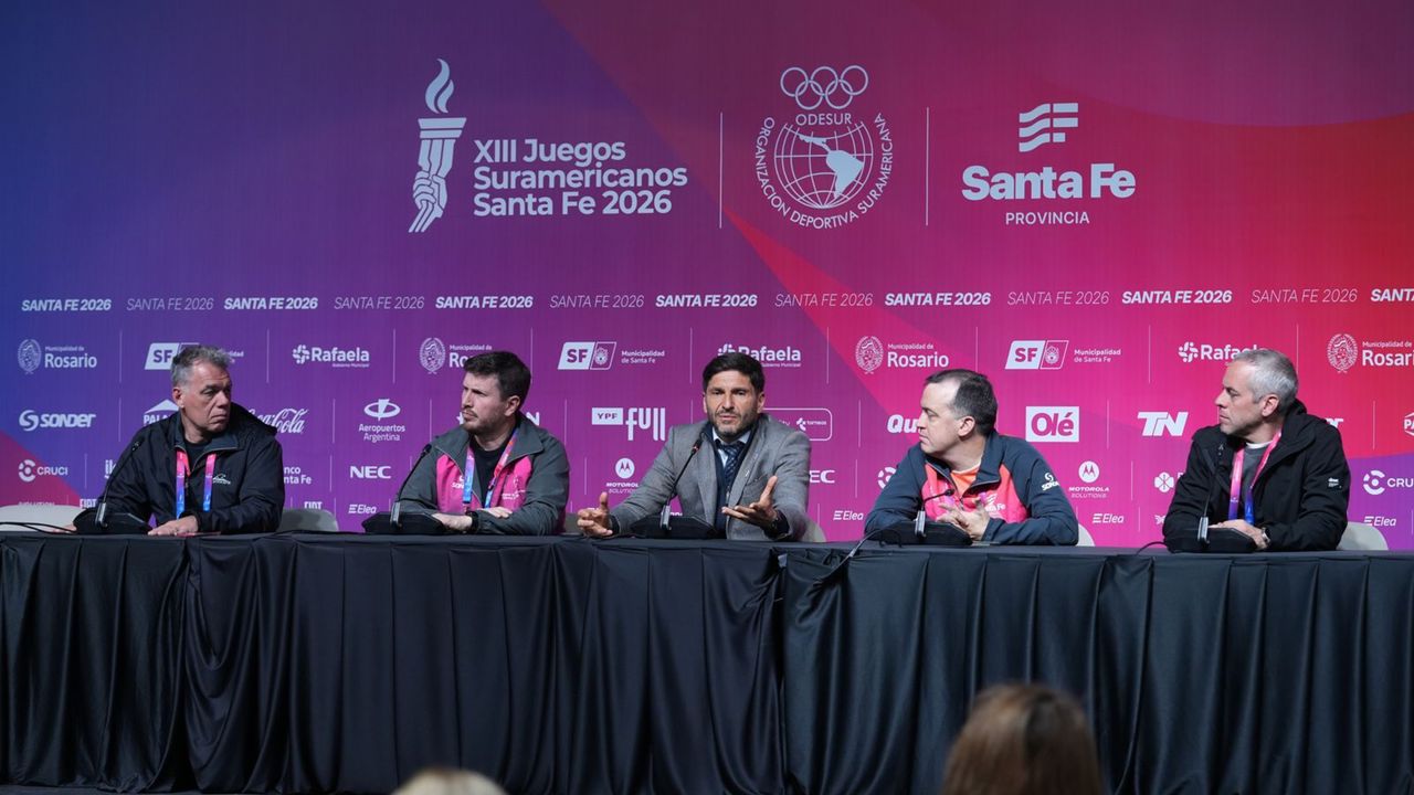 Maximiliano Pullaro junto a Joaquín Blanco y Federico Angelini en la conferencia por los Juegos Suramericanos.