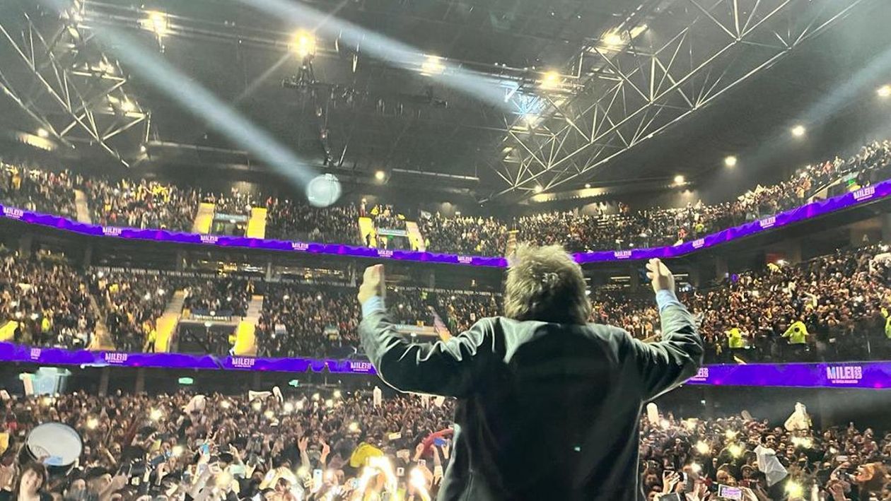 Javier Milei solo salta a la cancha para actos partidarios