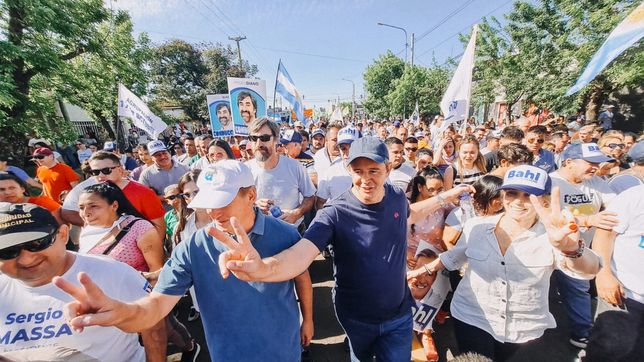 Adán Bahl finaliza su campaña con caminatas y actos en los que confronta con Rogelio Frigerio, su adversario de Juntos por el Cambio.