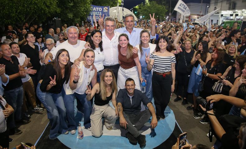 Santa Fe: Fuerza Patria cerró su campaña en Rosario y prometió rechazar las reformas de Milei