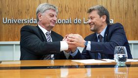 El gobernador de La Pampa Sergio Ziliotto junto al rector de la UNLPam Oscar Alpa: tienen una relación aceitada y prolongada, pero el rector no responde a ninguna línea interna.