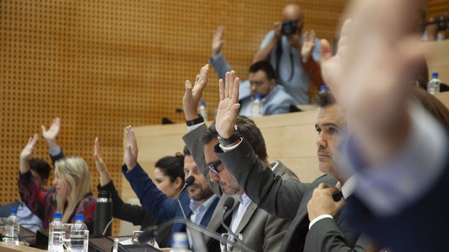 Martín Llaryora piensa la lista 2025 y su impacto en el recinto cordobés.