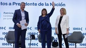 Furia en las alturas: Bullrich plantó a un grupo de ceos en el rooftop que había usado Milei