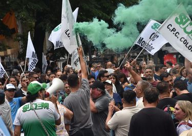 Marcha de los municipales en Córdoba. Según CEPA, la provincia es una de las tantas que no puede cerrar ningún frente paritario con los gremios estatales.&nbsp;