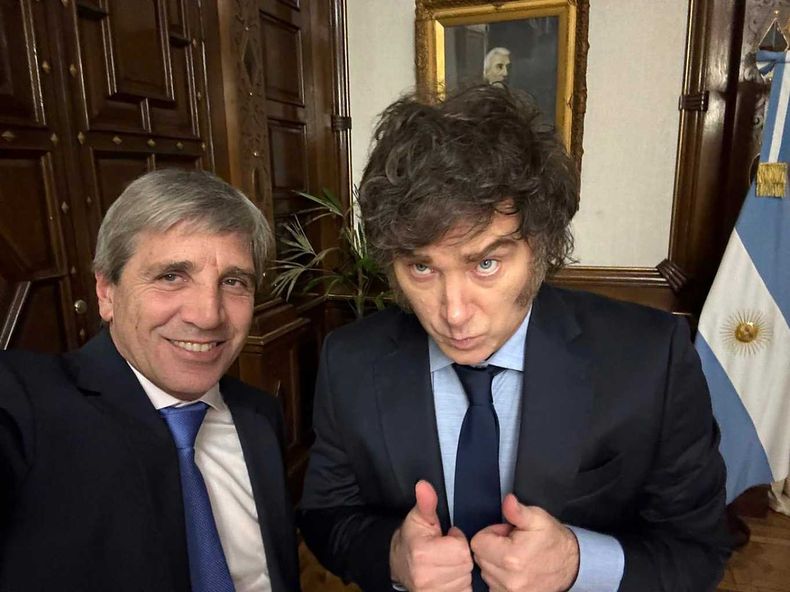 Toto Caputo y Javier Milei.