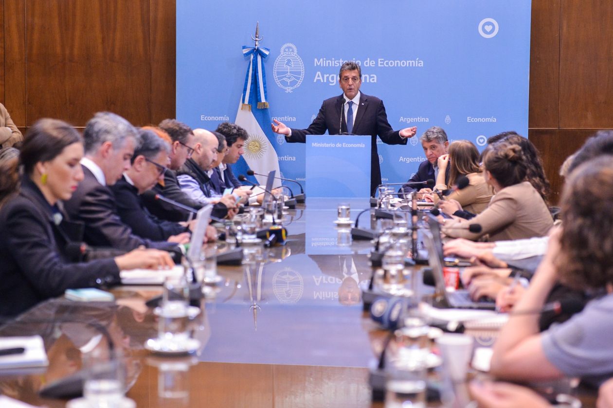 Massa con medios extranjeros