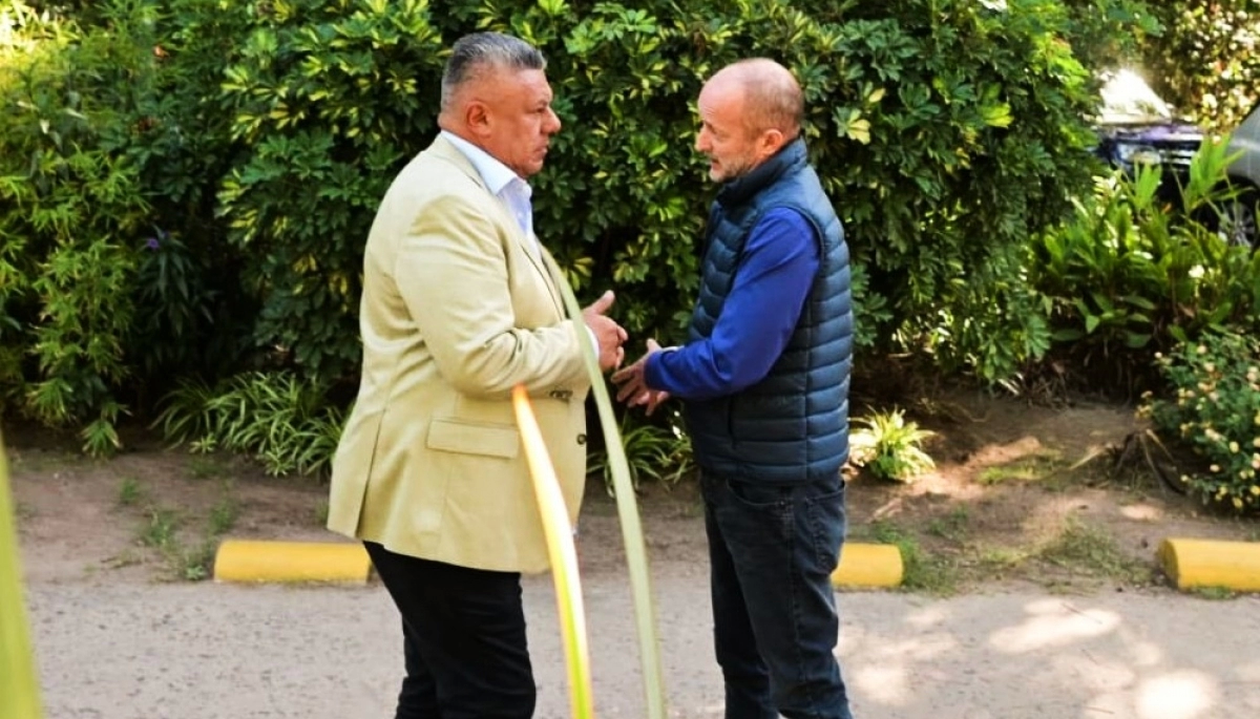 El Chiqui Tapia con Martín Insaurralde