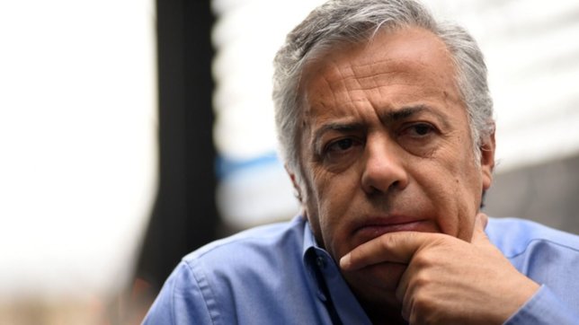 cerca de bullrich, cornejo orejea sus cartas