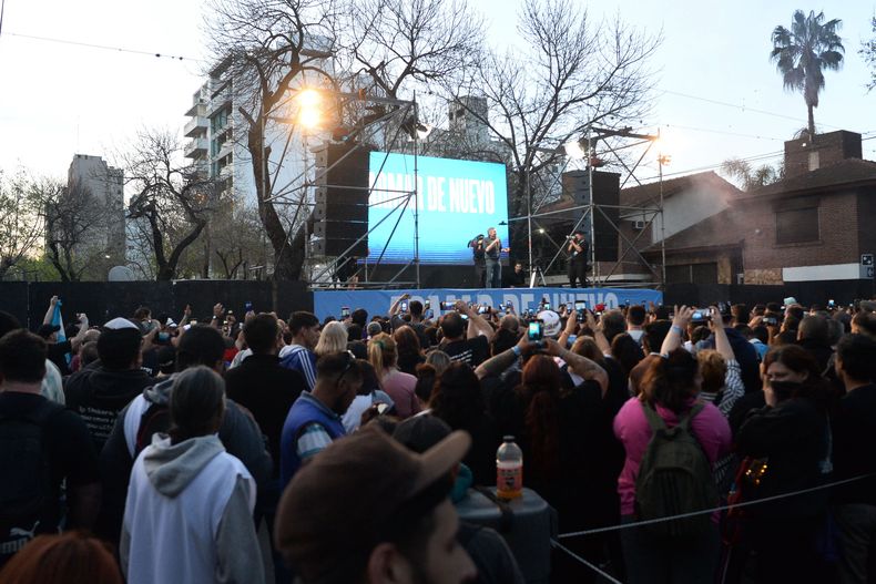 Máximo Kirchner en La Plata - Atenas
