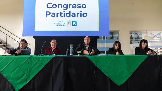 El&nbsp;Congreso&nbsp;del&nbsp;PJ&nbsp;de&nbsp;Entre Ríos, sesionando este sábado por la mañana en&nbsp;Paraná.