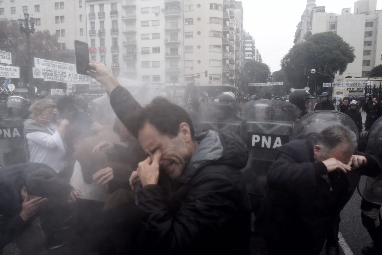 Ley ómnibus. Represión frente al Congreso