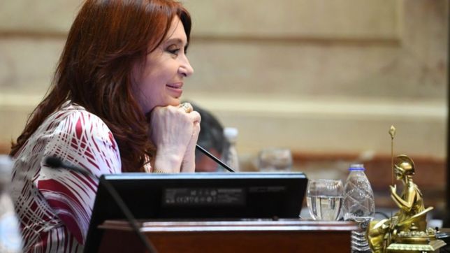 cfk termino su segundo mini mandato al hilo con lapicera invicta