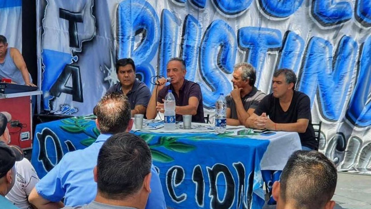  Miguel Bustinduy y el resto de los delegados del grupo disidente de la UTA