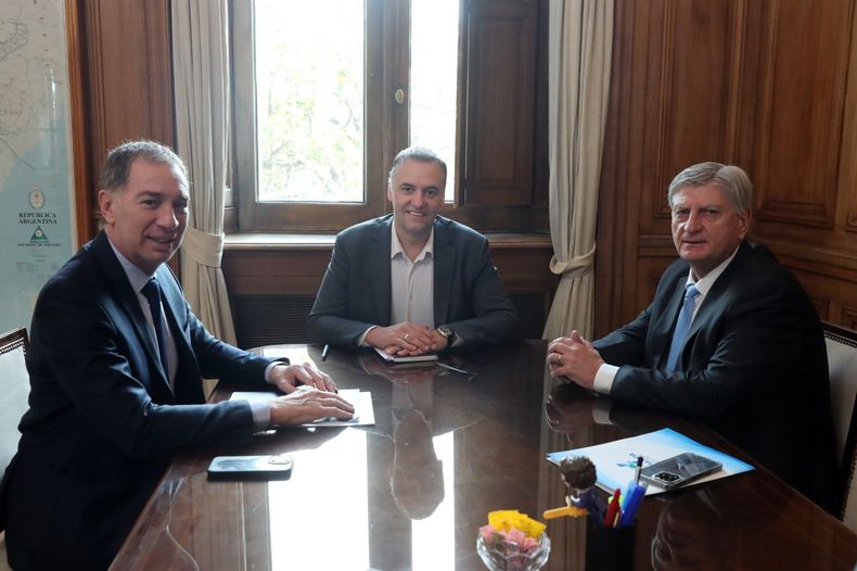 El encuentro de Ziliotto con Santilli y Adorni generó una instancia de diálogo entre La Pampa y Nación, pero no modificó la postura  general del gobernador.