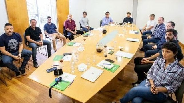 intendentes peronistas salen a bancar al presidente ante el piquete en olivos