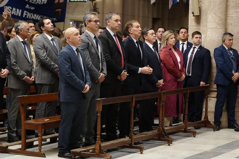 Manuel Adorni, junto a parte del gabinete. 