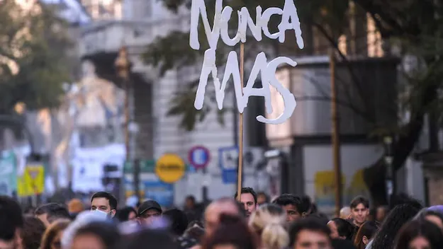 Encuesta: a medio siglo del golpe, cuatro de cada diez personas ven crecer los discursos negacionistas Encuesta: a medio siglo del golpe, cuatro de cada diez personas ven crecer los discursos negacionistas