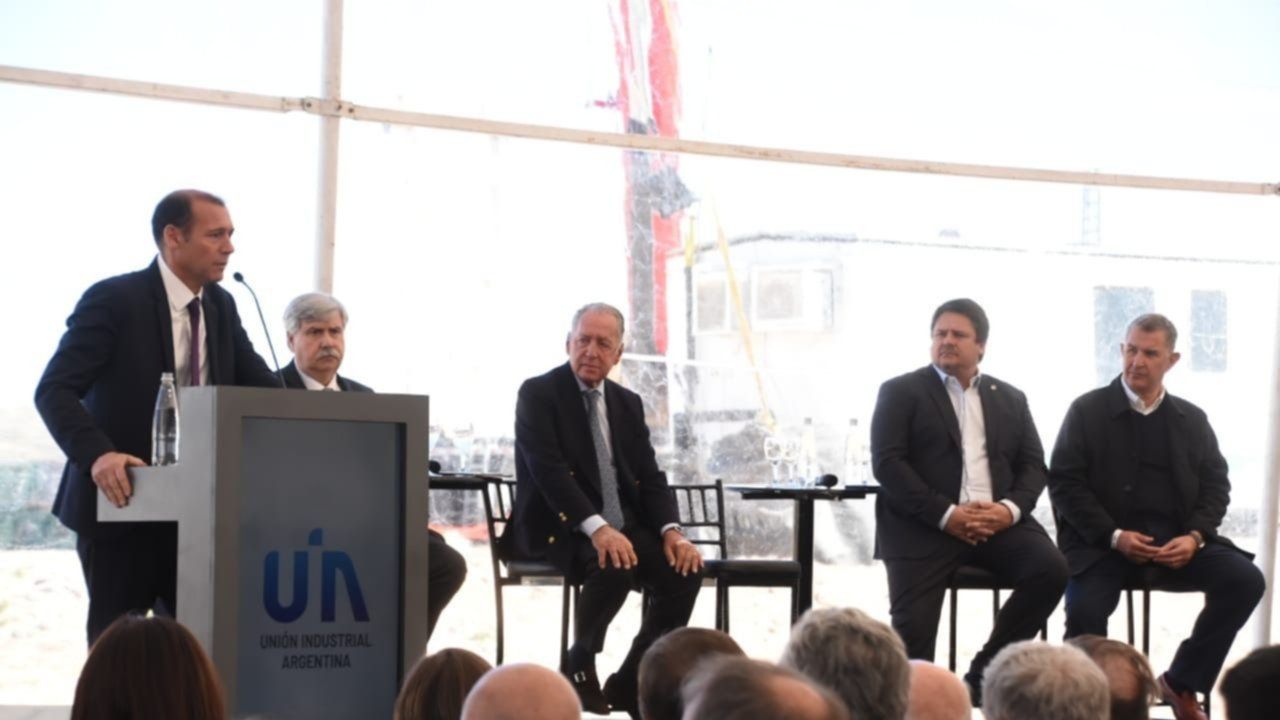 La UIA reconvirtió el Día de la Industria en un miniacto de repudio al atentado