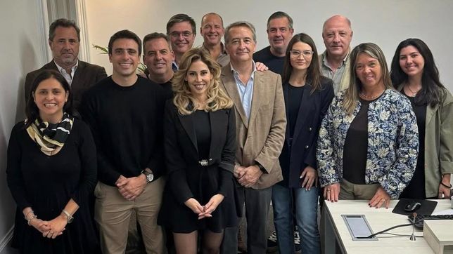 Los diez libertarios que irán a la reforma constitucional junto a Romina Diez, líder partidaria en Santa Fe.
