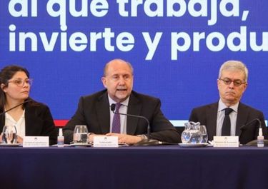 El excedente de caja, el botín que define el último Presupuesto de Perotti