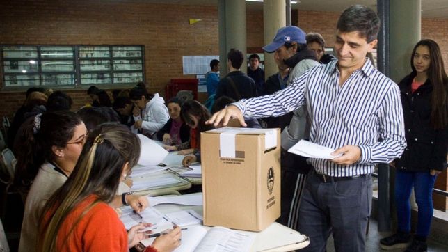 yedlin pidio discutir cuanto antes el proyecto para suspender las paso