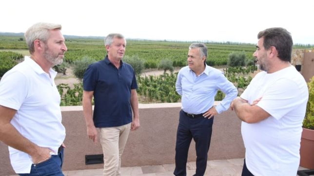 brindis de un halcon y tres palomas