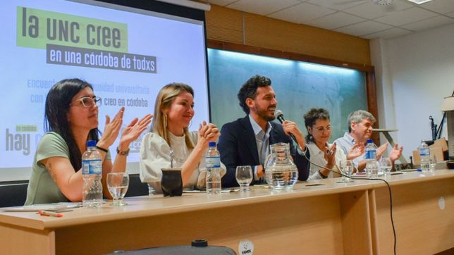 Constanza San Pedro, Gabriela Estévez, Federico Alesandri, Esther Galina y Francisco Tamarit en una actividad en la UNC.&nbsp;