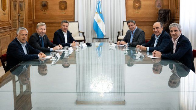 El Gobierno inauguró la mesa federal con tres gobernadores.
