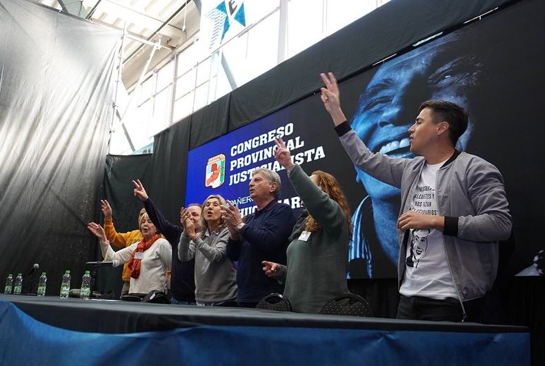 La mesa que encabezó el congreso peronista de La Pampa,&nbsp; con Sergio Ziliotto rodeado por la representación de la Plural, Convergencia, La Cámpora y la rama sindical.