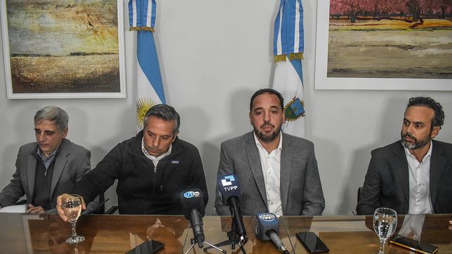 El intendente de la capital de La Pampa, Luciano di Nápoli, durante su anuncio. FOTO: www.radiokermes.com