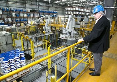 Las empresas apuestan a la alegría mundialista para cerrar el año