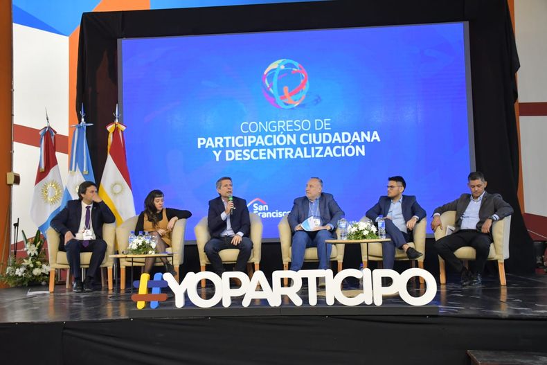 Guillermo de Rivas, Dami&aacute;n Bernarte y Eduardo Accastello se adelantaron en el marco del III Congreso de Participaci&oacute;n Ciudadana y Descentralizaci&oacute;n en el Centro Cultural C&oacute;rdoba.