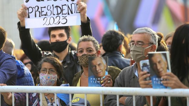 La plaza vacía, fila para todes y la República que alentó el Macri 2023
