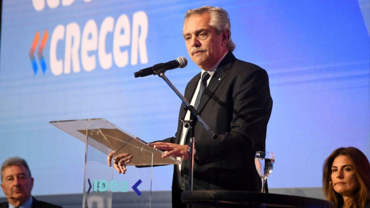 Fernández cerró IDEA con una enérgica reivindicación personal