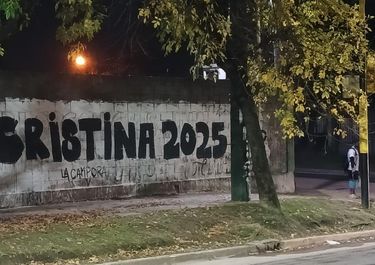 La pelea CFK vs. Axel Kicillof se traslada a la calle