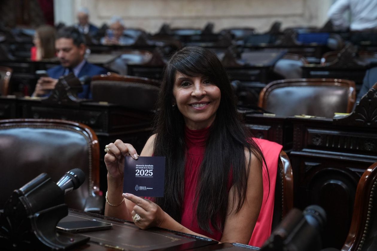 Lorena Villaverde en la apertura de sesiones ordinarias. La presión judicial aumenta.