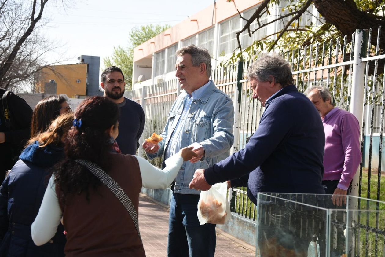 Rossi hizo Massa el sábado en Tucumán y pastelito de batata el domingo en Rosario.