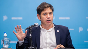 suma fija: kicillof ofrece el 50% de la plata y obliga a municipios a devolverla