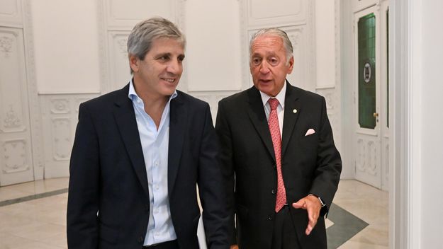 Toto Caputo con el titular de la UIA, Daniel Funes de Rioja