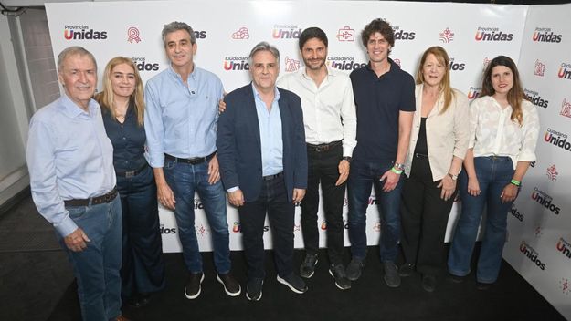 Florencio Randazzo, junto a Monzó, Stolbizer y Danya Tavela en el cierre de Provincias Unidas