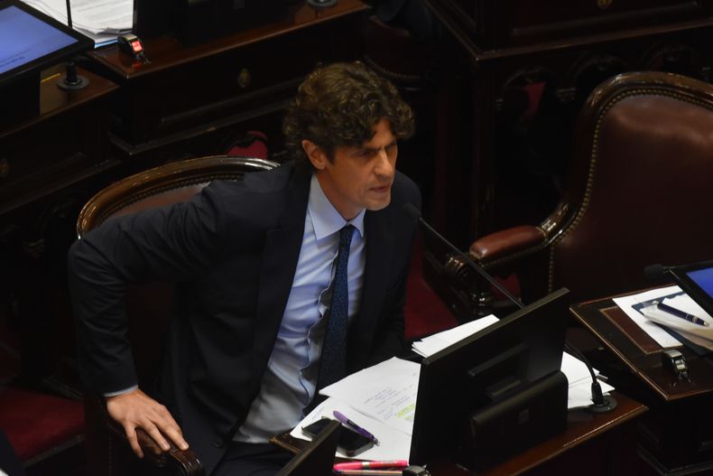 Martín Lousteau complica a Javier Milei. Martín Lousteau complica a Javier Milei.