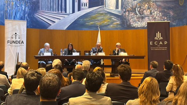 La ECAP lanzó sus actividades con un seminario en la Facultad de Derecho de la UBA. La ECAP lanzó sus actividades con un seminario en la Facultad de Derecho de la UBA.