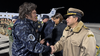 Javier Milei con efectivos de las Fuerzas Armadas en Ushuaia.