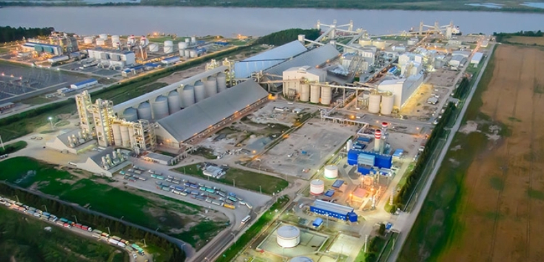 Renova, en Timbúes, Santa Fe. La planta más grande del mundo en su tipo es propiedad de Viterra.