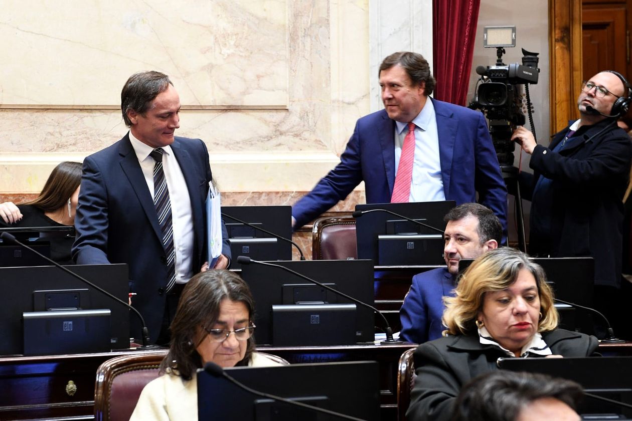Los senadores Weretilneck y Espínola