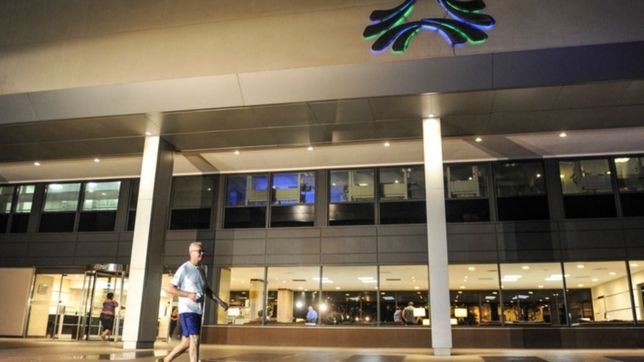 el gobierno apura ayuda a clinicas y dilata el aumento de prepagas