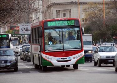 La suba del boleto de micros desata internas cruzadas en municipios de Juntos